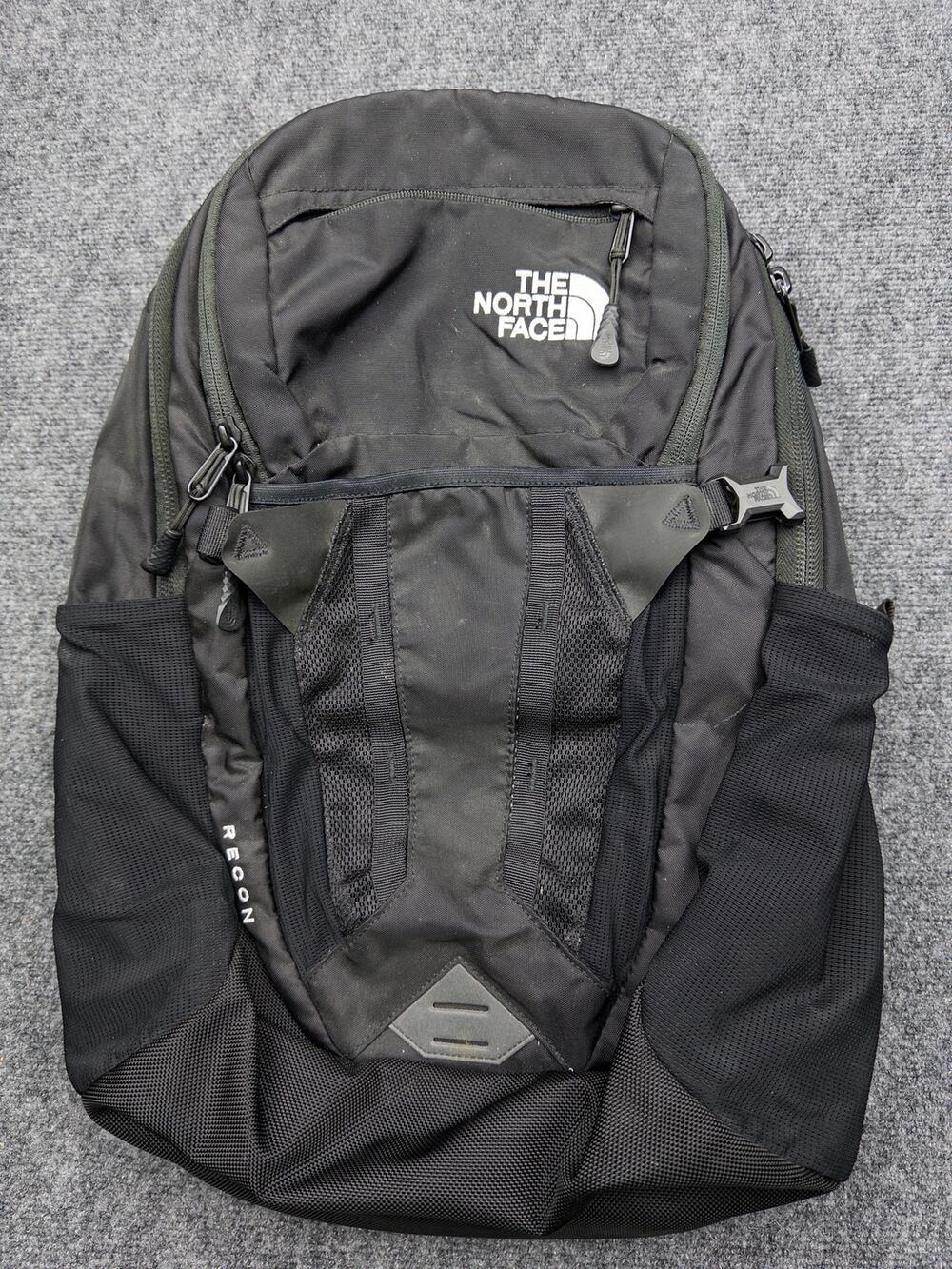 The North Face Recon Backpack w/ Flexvent Padded Back and straps